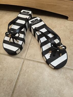 KATE SPADE RHETT PLATFORM WEDGE THONG FLIP FLOP  BLACK WHITE STRIPE Size 10